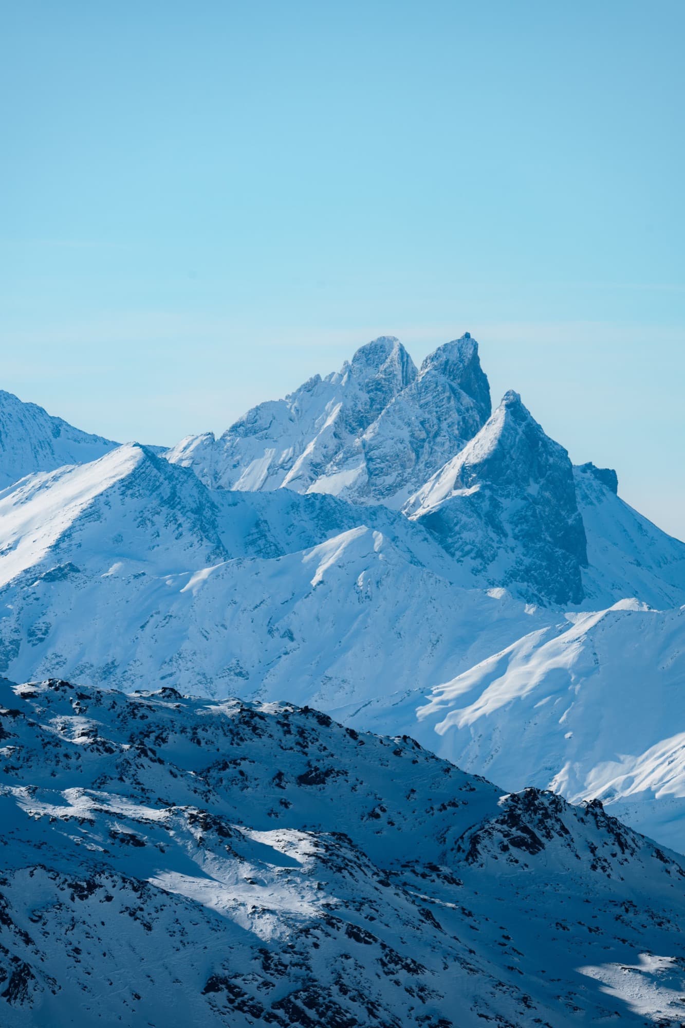 Sommets enneigés du massif des Trois Vallées, Alpes françaises — Courchevel, Méribel, Val Thorens